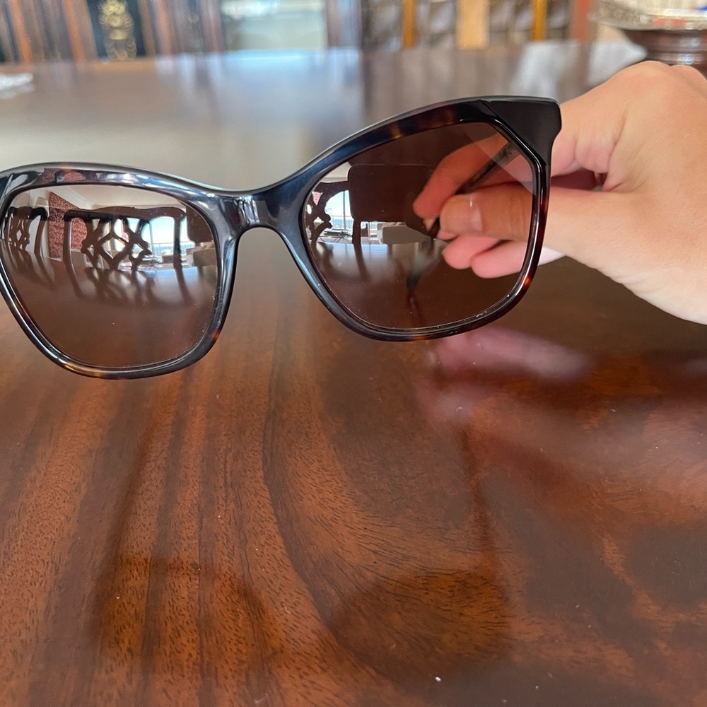 Beautiful Burberry sunglasses - Picture 7 of 7